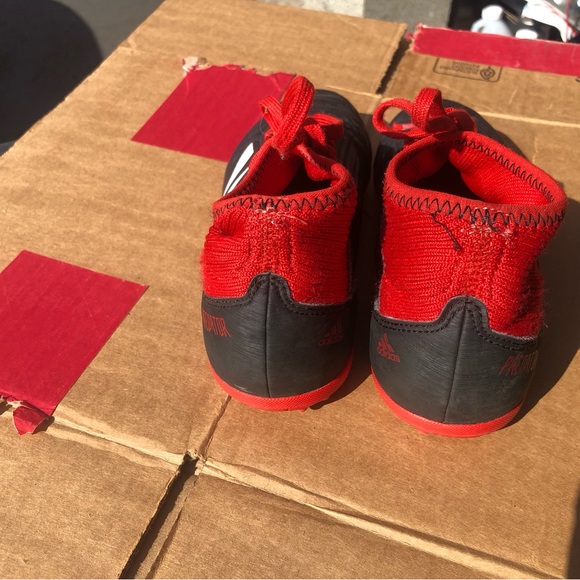 Adidas Predator DB2330 Shoes Boys Black Red White Soccer Cleats Size 2.5 - Picture 6 of 12